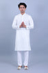 Veshbhoshaa Bluesaanchi Men'S White Embroidery Kurta Set